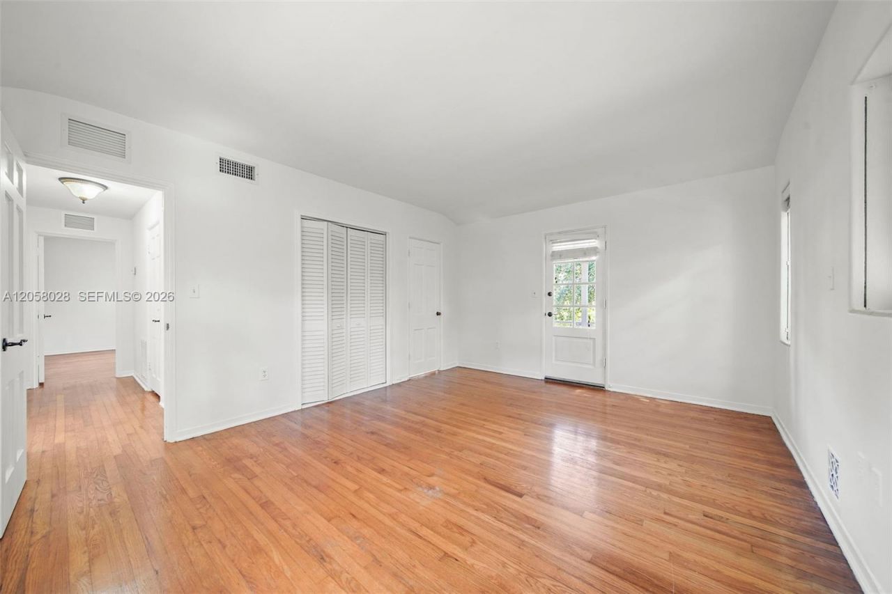 5842 Alton Rd , Miami Beach, FL 33140 Photo
