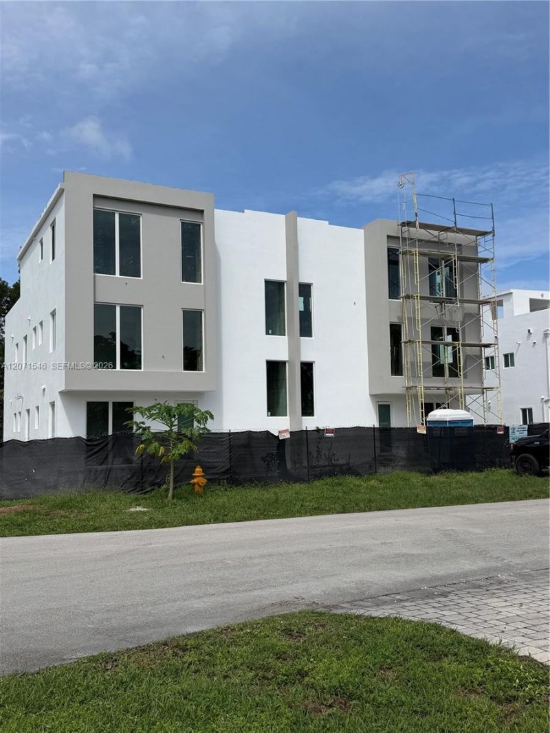 5801-5805 SW 61st St, Miami, FL 33143 Photo