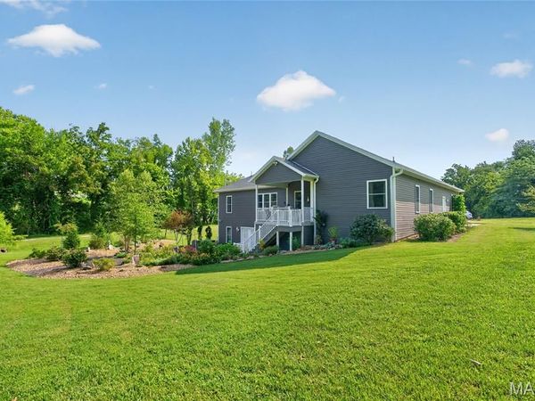 680 Kiefner Street , Perryville, MO 63775