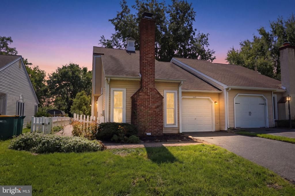 285 WOODS EDGE PLACE , LANGHORNE, PA 19047