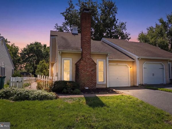 285 WOODS EDGE PLACE, LANGHORNE, PA 19047