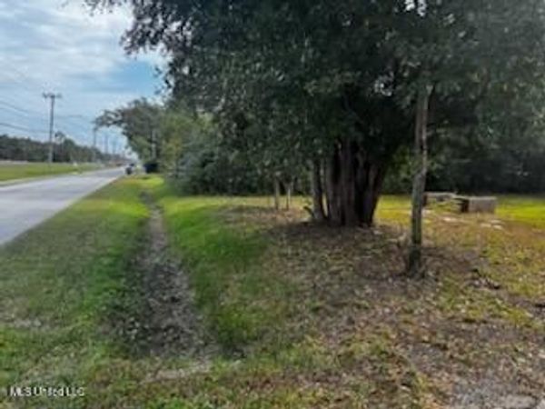 214 S Central Avenue, Waveland, MS 39576