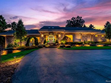 1661 Pinewood, Milford Township, Mi 48381