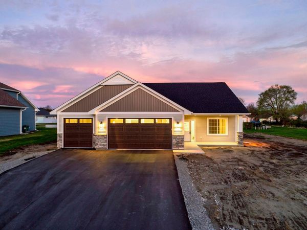 216 10th Avenue NE, Hutchinson, MN 55350