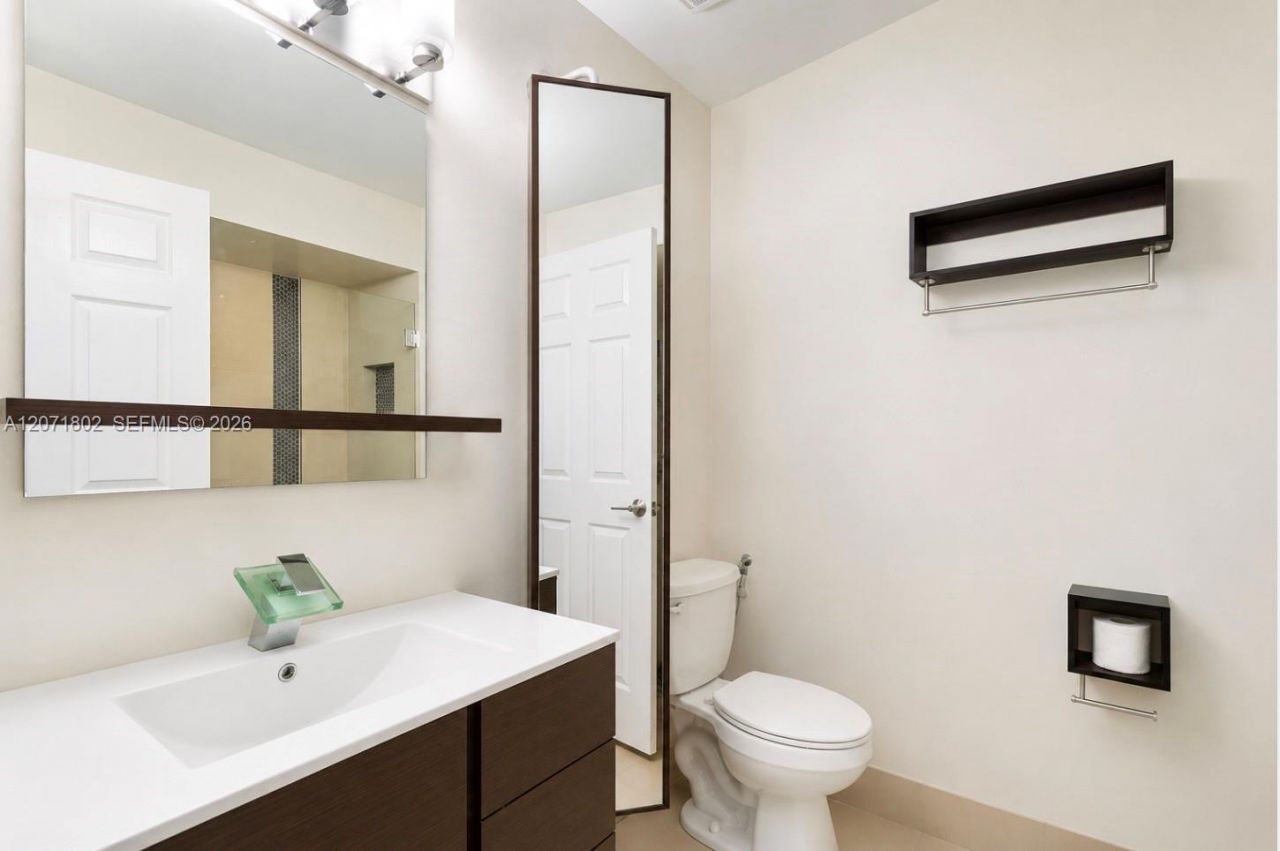 2561 W 60th Pl, Unit 102-1, Hialeah, FL 33016 Photo