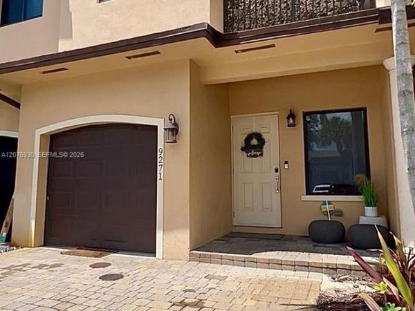 9271 NW 16th St , Pembroke Pines, FL 33027