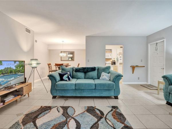 3017 N Oakland Forest Dr, Unit 208, Oakland Park, FL 33309