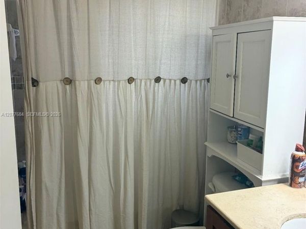 4550 NW 9th St , Unit 821E, Miami, FL 33126