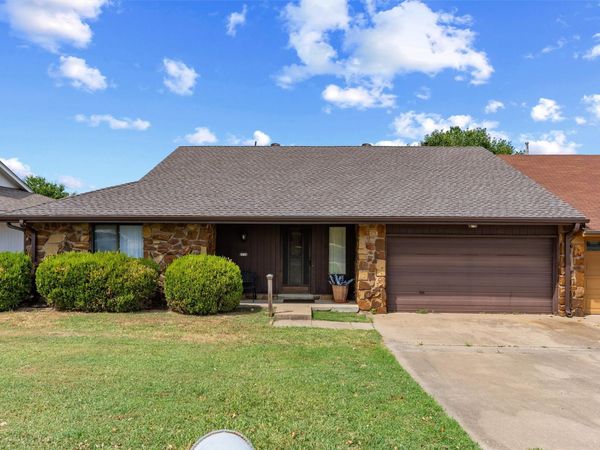 6716 Abbey Road , Bartlesville, OK 74006