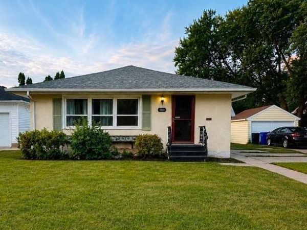2036 Ames Avenue , Saint Paul, MN 55119