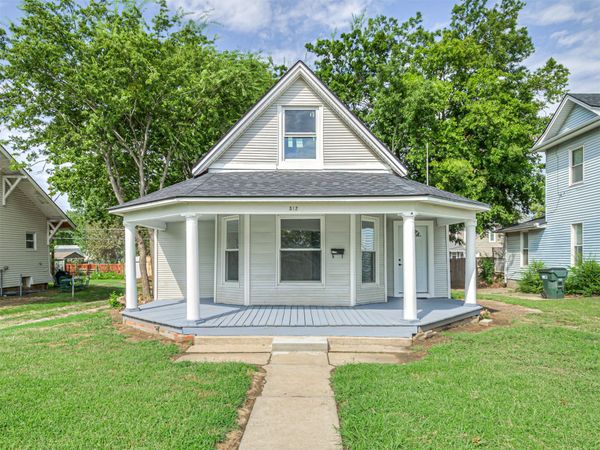 512 S Poplar Street , Sapulpa, OK 74066