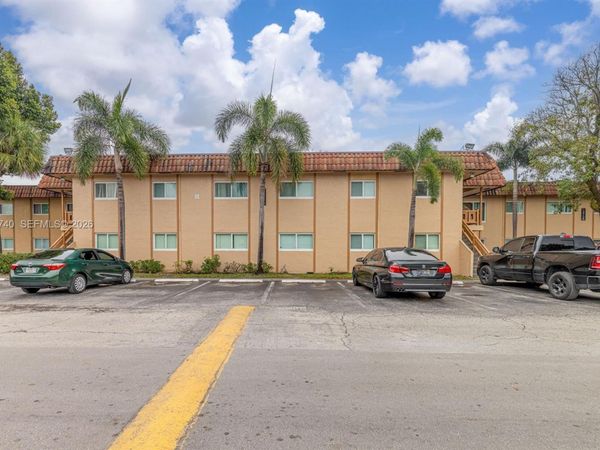 2804 NW 39th Way, Unit 201, Lauderdale Lakes, FL 33311