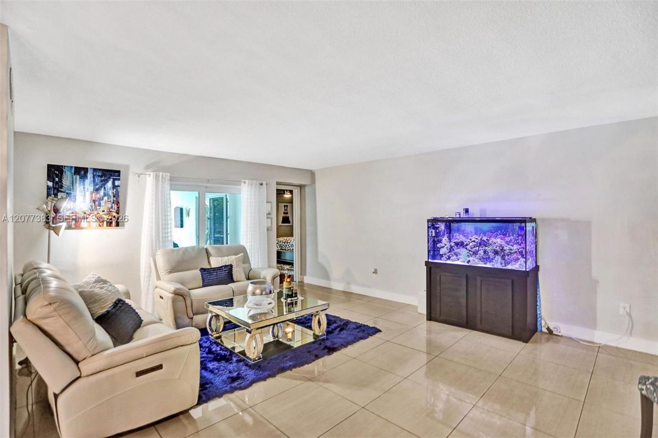 7221 Fairway Blvd, Miramar, FL 33023 Photo