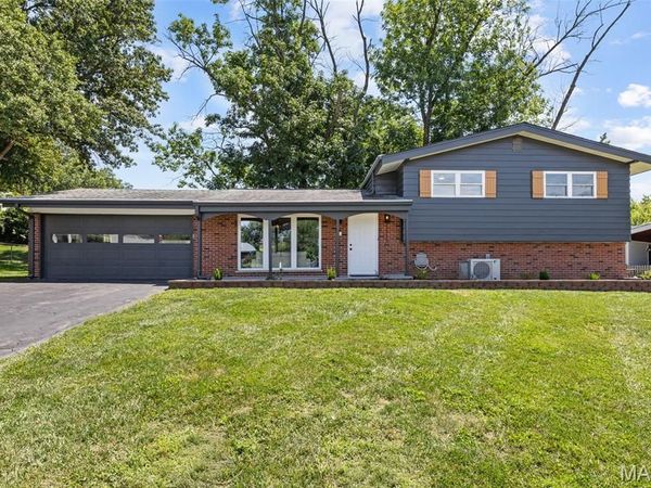 1112 Trieste Drive, St Louis, MO 63146