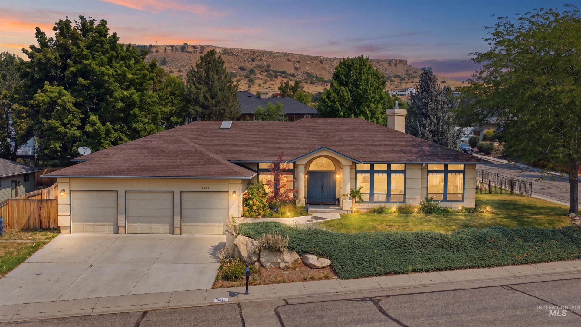3324 E Boulder Heights Dr, Boise, ID 83712 Main Photo
