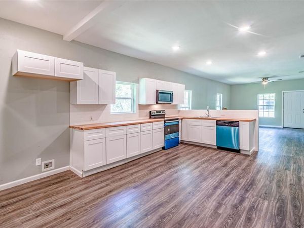 1457 W Austin Street, Paris, TX 75460