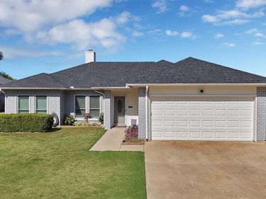 4925 Saint Thomas Place, Fort Worth, TX 76135