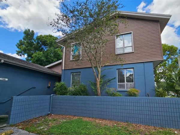 7610 W POWHATAN AVENUE , Unit 4, TAMPA, FL 33615