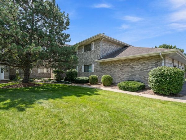 340 Loyola Drive, Unit D, Elgin, IL 60123
