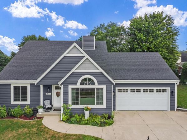 2554 S Sterling CIRCLE, East Troy, WI 53120