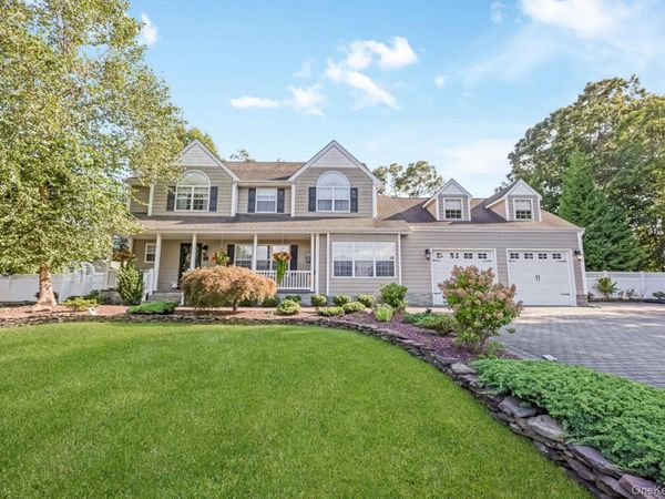 4 Vera Court , Centereach, NY 11720