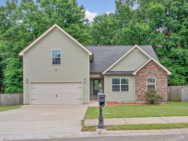 125 Sycamore Hill Dr, Clarksville, TN 37042