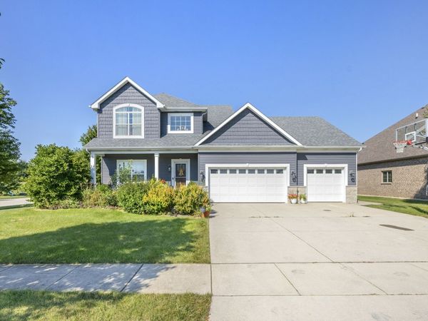 301 Arrowhead Drive, Minooka, IL 60447