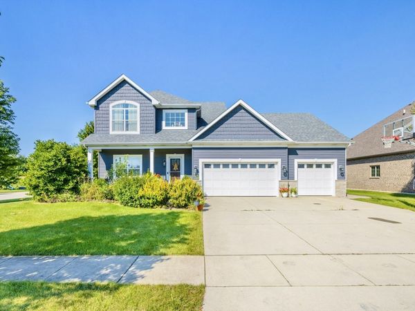 301 Arrowhead Drive, Minooka, IL 60447