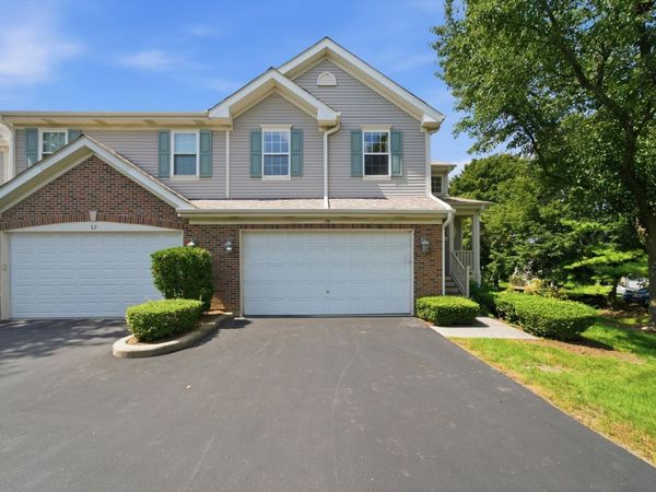 24 Stonegate Lane , Streamwood, IL 60107