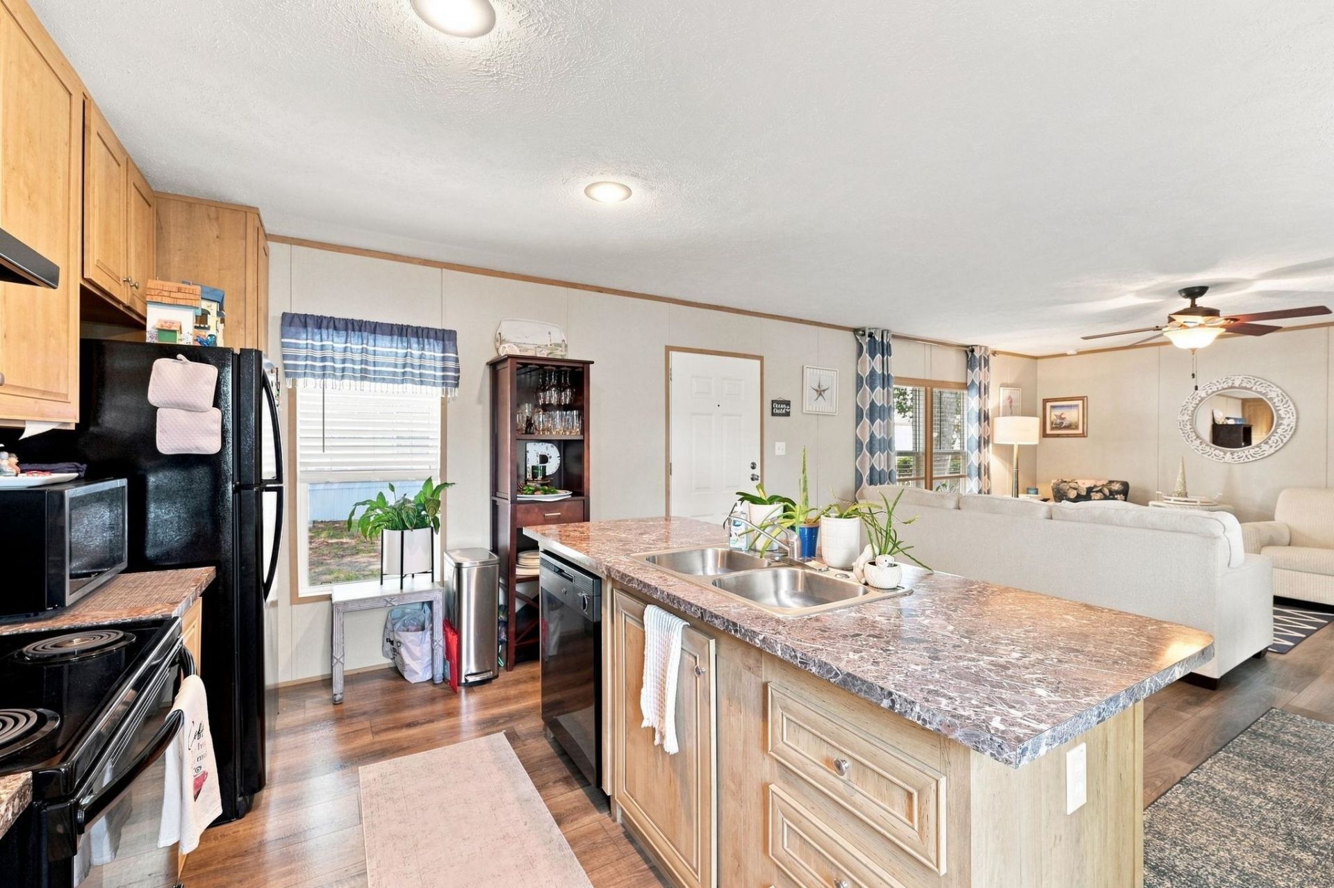 4504 Mallard St. Photo 8