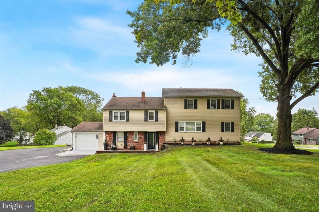 2351 N PARKVIEW DRIVE , WEST NORRITON, PA 19403