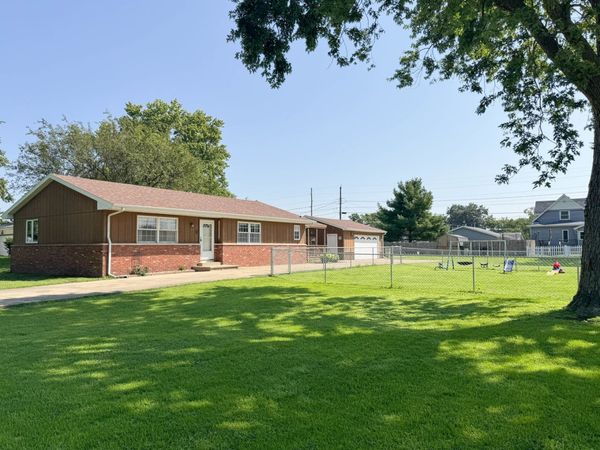 1919 S Jefferson Street , Tilton, IL 61833