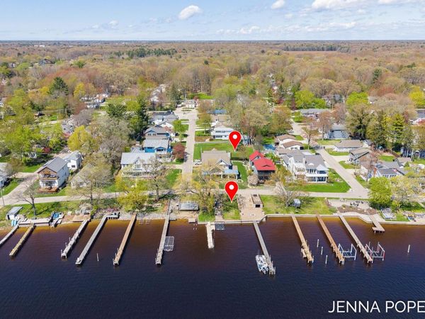 17542 Grand River Avenue, Spring Lake, MI 49456