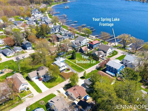 17542 Grand River Avenue, Spring Lake, MI 49456