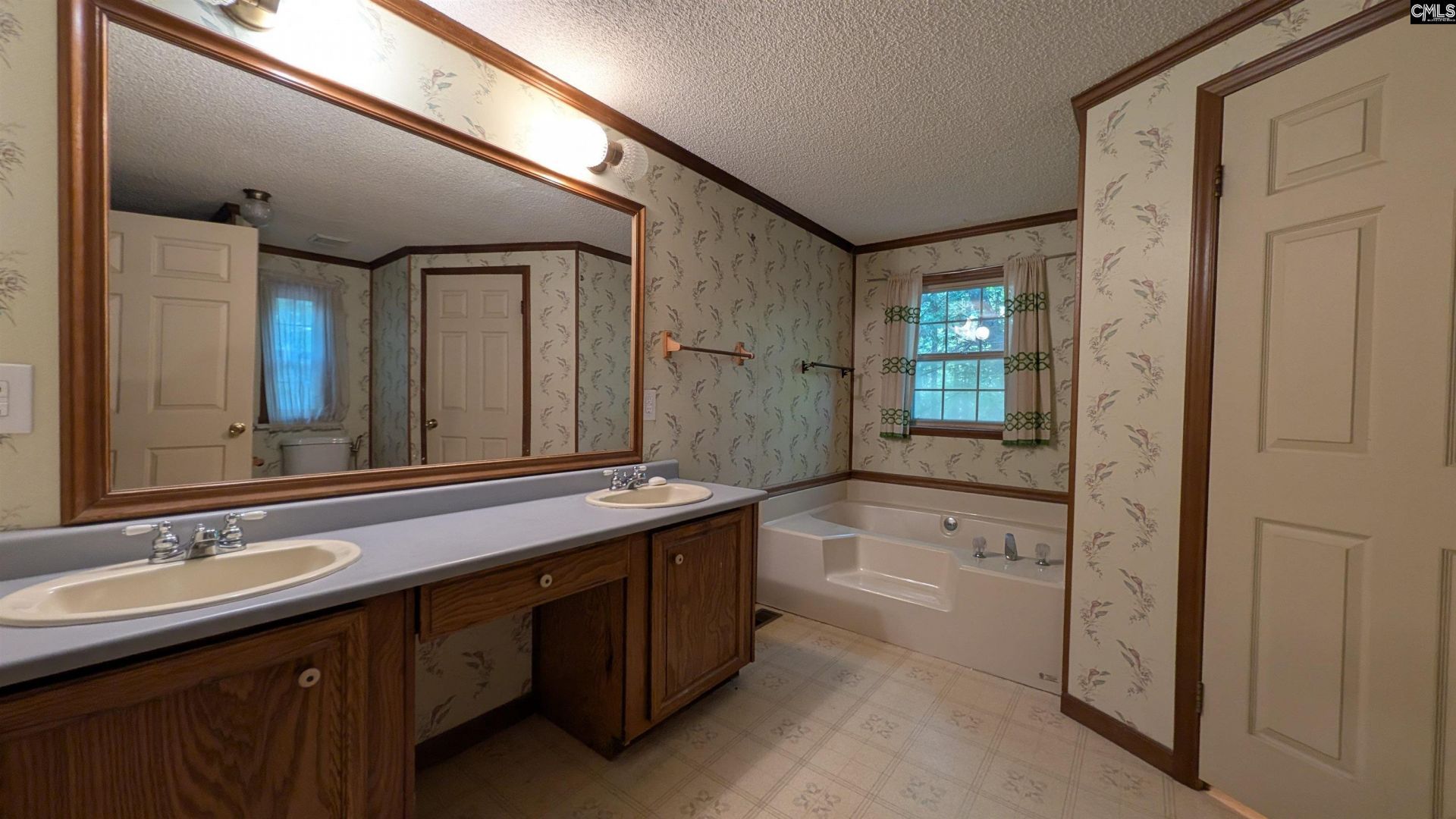 7907 Bruton Road Photo 18