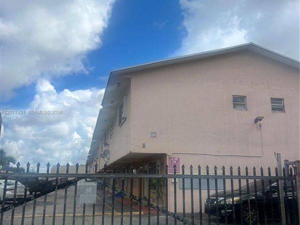 275 W 68th St, Unit 103, Hialeah, FL 33014