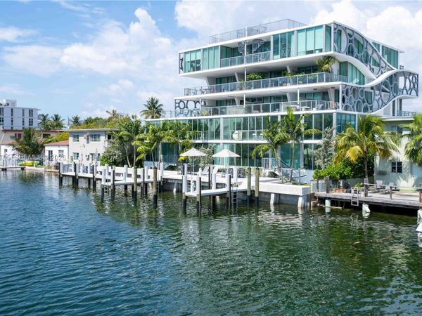 8425 Crespi Blvd , Unit 302, Miami Beach, FL 33141