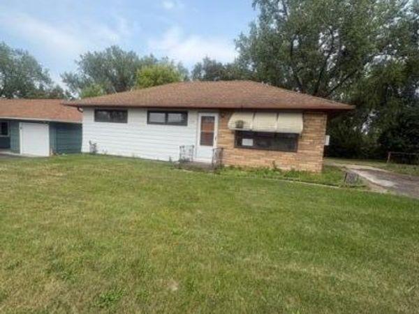 2594 Fairview Avenue N, Roseville, MN 55113