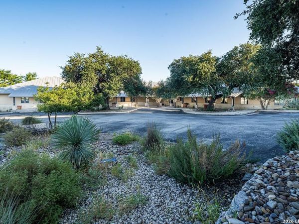 1001 WATER ST, Kerrville, TX 78028