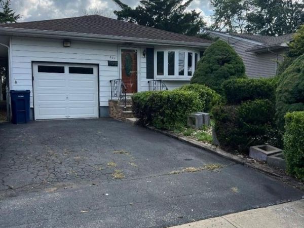 301 New York Ave, Clark, NJ 07066