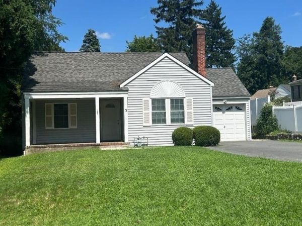 3 Lake Pl, Parsippany-Troy Hills, NJ 07005