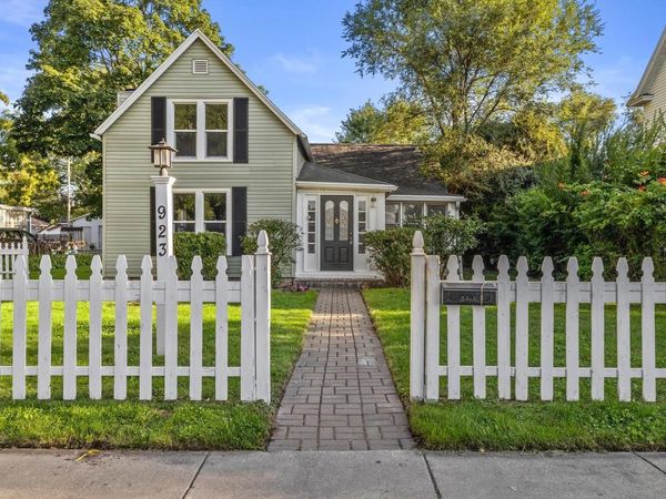 923 Marshall STREET, Lake Geneva, WI 53147