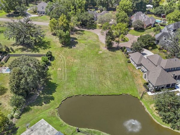 18704 St Andrews Ct W, Prairieville, LA 70769
