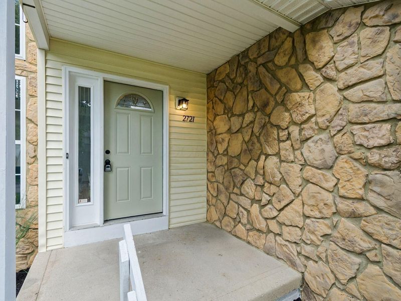 2721 Barrows Road, Columbus, OH 43232 Photo 3