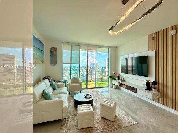 90 SW 3rd St , Unit 3306, Miami, FL 33130