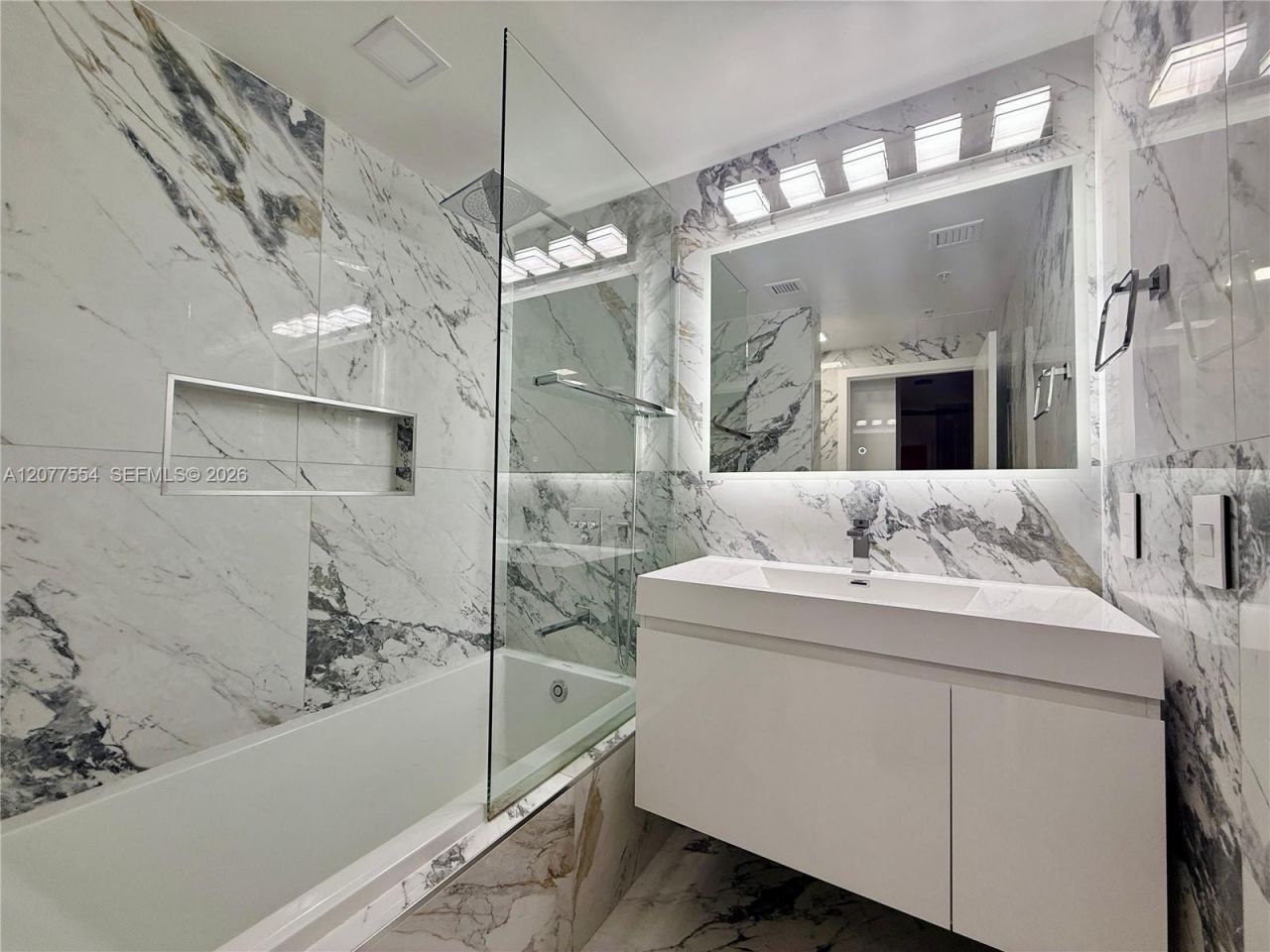 90 SW 3rd St , Unit 3306, Miami, FL 33130 Photo