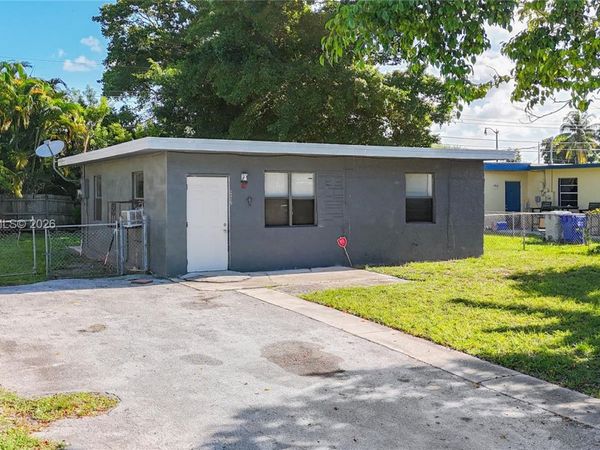 2419 NW 6th Ct , Pompano Beach, FL 33069