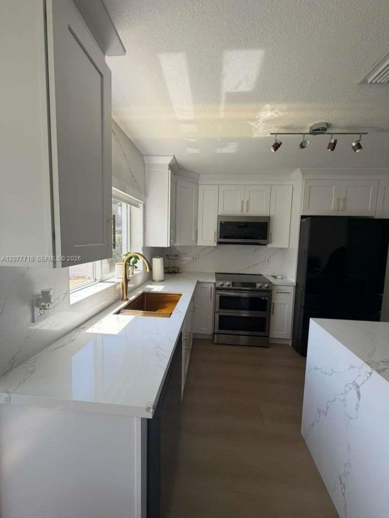 1920 NW 182nd Ter , Pembroke Pines, FL 33029 Photo
