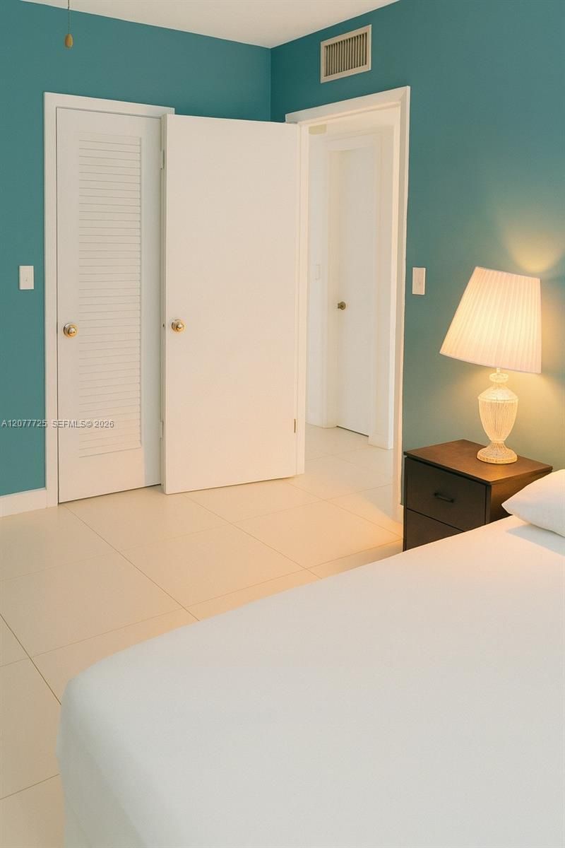 610 NE 12th Ave , Unit 308, Hallandale Beach, FL 33009 Photo