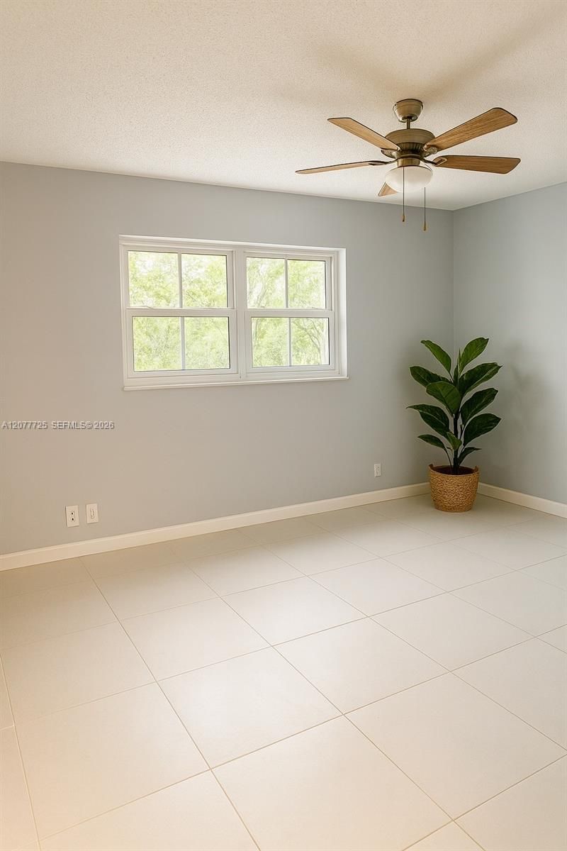 610 NE 12th Ave , Unit 308, Hallandale Beach, FL 33009 Photo